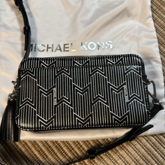Michael Kors Crossbody Camera Style Bag - Picture 7 of 17